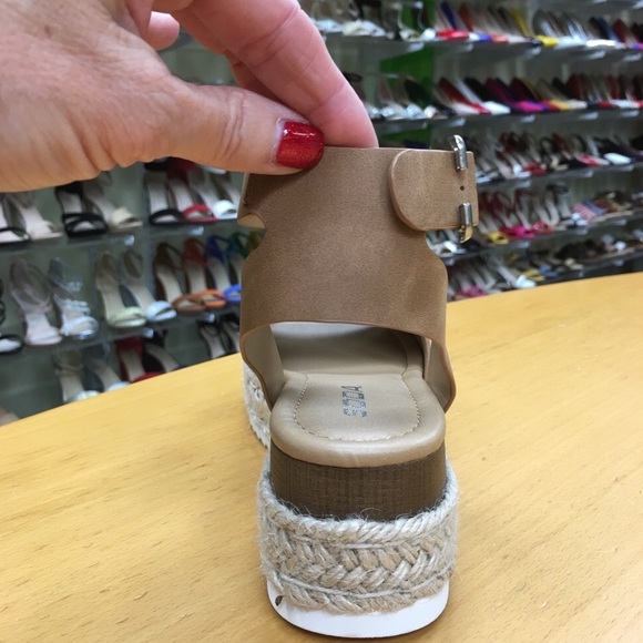 Size 10 Topic Tan Ankle Strap Espadrille Flatform Sandal - Picture 6 of 8